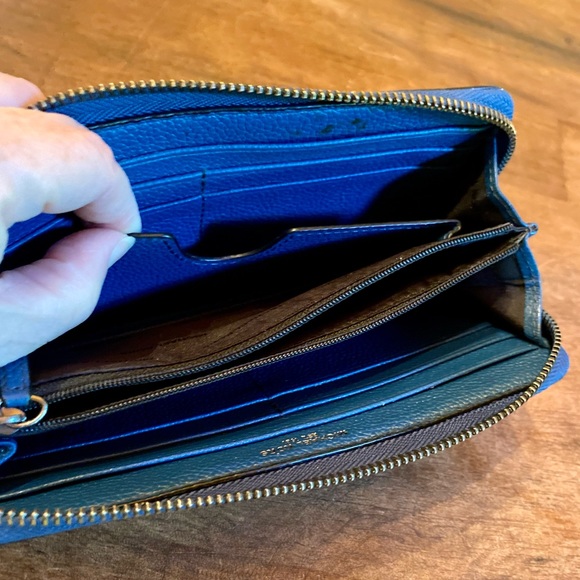 💥Michael Kors Pebbled Leather Zip Around Wallet💥 - Picture 7 of 12